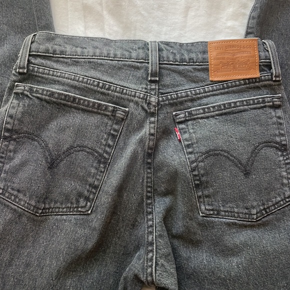 Levi NWOT black straight leg Jeans - Picture 3 of 3